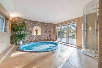 Wellness chalupa a vnitn bazn - Zdobnice