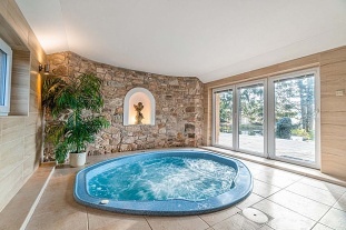 Wellness chalupa a vnitřní bazén - Zdobnice