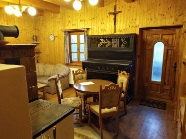 Chalupa na samot - ern Lada - Borov Lada