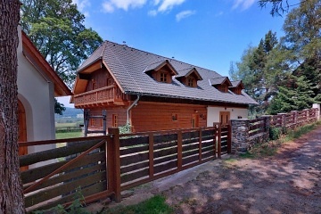 Chalupa na samot - ern Lada - Borov Lada