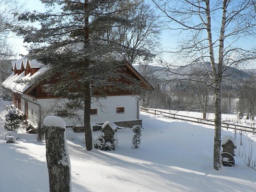 Chalupa na samot - ern Lada - Borov Lada