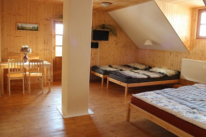 Chalupa na samot - ern Lada - Borov Lada