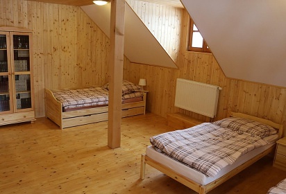 Chalupa na samot - ern Lada - Borov Lada