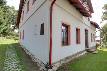 Chalupa s pec� a vinn�m sklepem - Kru�n� hory