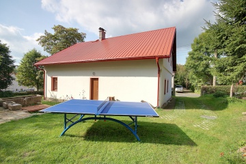 Chalupa s pec� a vinn�m sklepem - Kru�n� hory