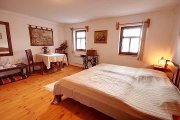 Chalupa s pec� a vinn�m sklepem - Kru�n� hory