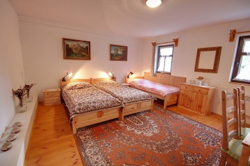 Chalupa s pec� a vinn�m sklepem - Kru�n� hory