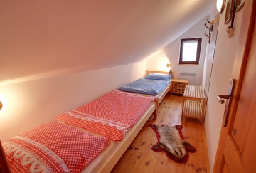 Chalupa s pec� a vinn�m sklepem - Kru�n� hory