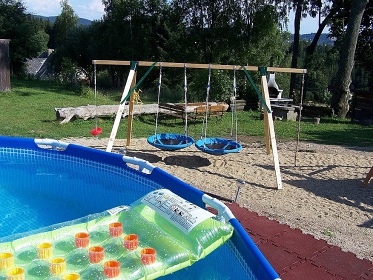 Chalupa s baz�nem - ko�sk� pastviny - Jizerky