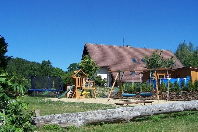 Chalupa s baz�nem - ko�sk� pastviny - Jizerky