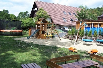 Chalupa s baz�nem - ko�sk� pastviny - Jizerky