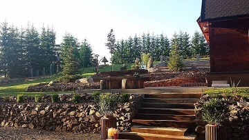 Chalupa s baz�nem a v��ivkou - Toulovcovy Ma�tale