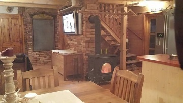 Chalupa s baz�nem a v��ivkou - Toulovcovy Ma�tale