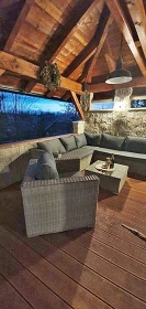 Chalupa s baz�nem a v��ivkou - Toulovcovy Ma�tale