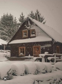 Chalupa s baz�nem a v��ivkou - Toulovcovy Ma�tale