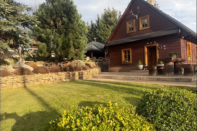 Chalupa s baz�nem a v��ivkou - Toulovcovy Ma�tale