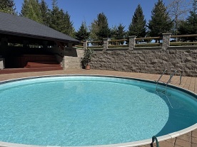 Chalupa s baz�nem a v��ivkou - Toulovcovy Ma�tale