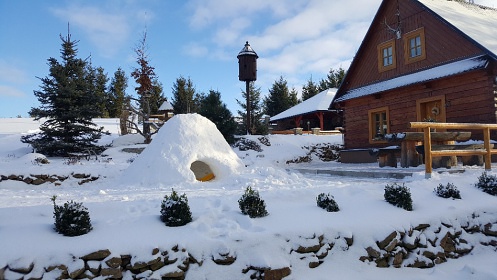 Chalupa s baz�nem a v��ivkou - Toulovcovy Ma�tale