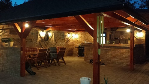 Chalupa s baz�nem a v��ivkou - Toulovcovy Ma�tale