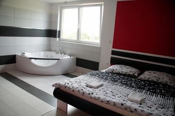 Penzion a vinn� sklep - Mut�nick� vina�sk� stezka