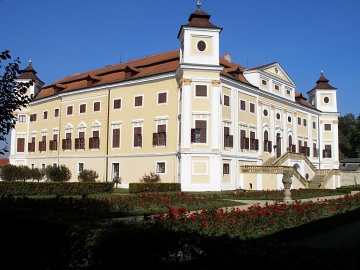 Penzion a vinn� sklep - Mut�nick� vina�sk� stezka