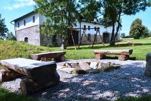 Nov objekt: Chalupa venkovsk statek - esk Petrovice 8C-062