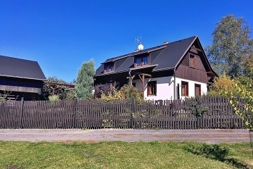 Chalupa u hradu Trosky - Zlat� stezka �esk�ho r�je