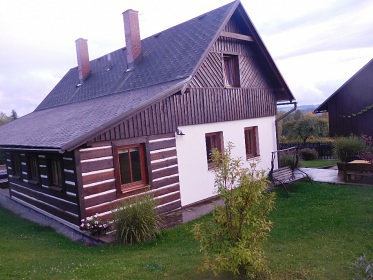 Chalupa u hradu Trosky - Zlat� stezka �esk�ho r�je