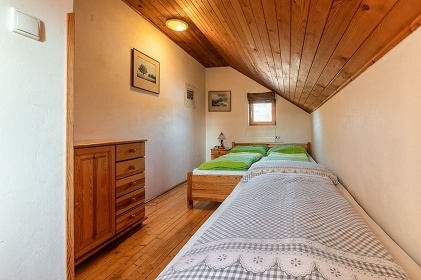 Rouben� chalupa s baz�nem - Krkono�e - Ponikl�