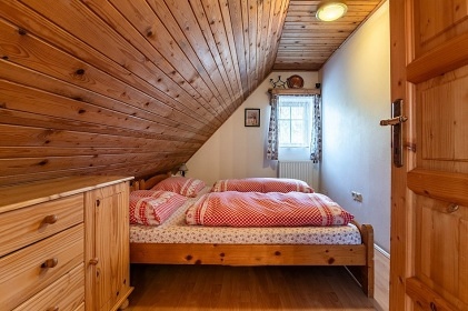 Rouben� chalupa s baz�nem - Krkono�e - Ponikl�