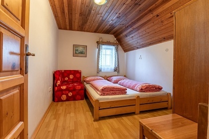 Rouben� chalupa s baz�nem - Krkono�e - Ponikl�