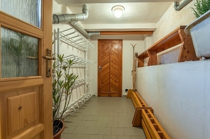 Rouben� chalupa s baz�nem - Krkono�e - Ponikl�