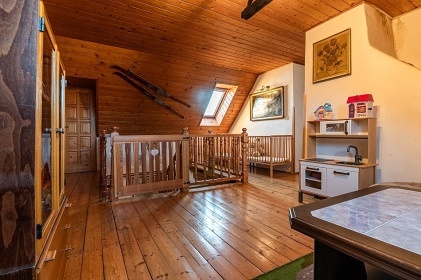 Rouben� chalupa s baz�nem - Krkono�e - Ponikl�