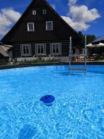 Roubenka Homole - baz�n a koupac� sud - Krkono�e