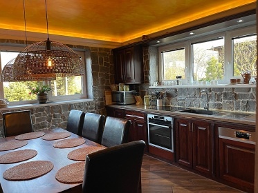 Chata s v��ivkou - v�hled na Lysou horu - Beskydy