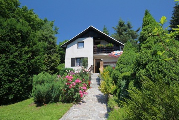 Rodinn� chata v lese - u Prahy - p�ehrada Vran�