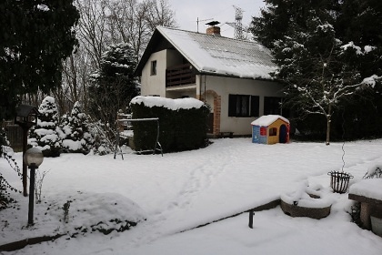 Rodinn� chata v lese - u Prahy - p�ehrada Vran�