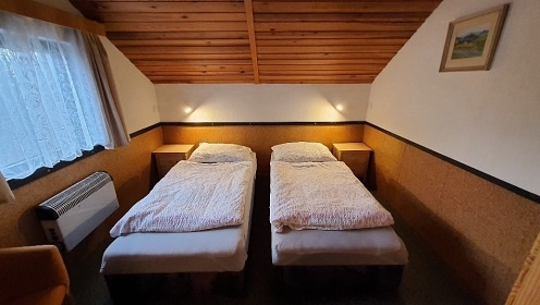 Rodinn� chata v lese - u Prahy - p�ehrada Vran�