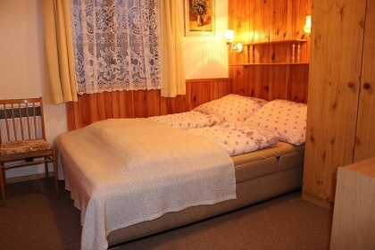 Rodinn� chata v lese - u Prahy - p�ehrada Vran�