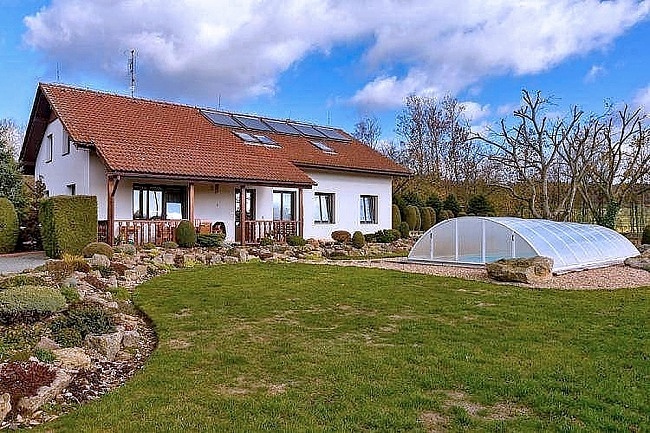 Chalupa s baz�nem - �esk� r�j a Podkrkono��