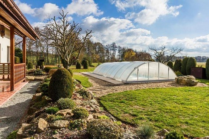 Chalupa s baz�nem - �esk� r�j a Podkrkono��