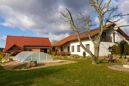 Chalupa s baz�nem - �esk� r�j a Podkrkono��