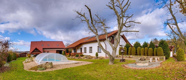 Chalupa s baz�nem - �esk� r�j a Podkrkono��