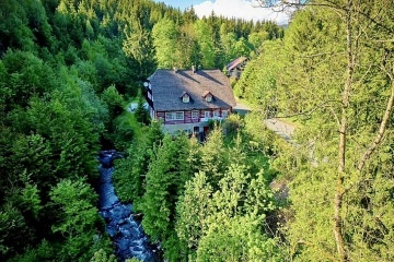 Roubenka s bazénem - říčka Bělá - Jedlová