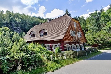 Roubenka s bazénem - říčka Bělá - Jedlová