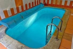 Chalupa s vnit�n�m baz�nem - Studen� vrch