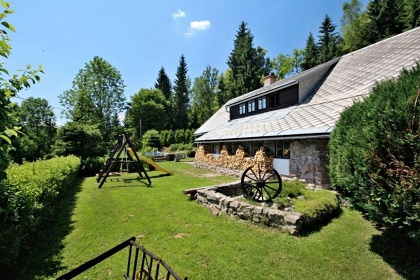 Wellness roubenka s baz�nem - vrch Zaklet�