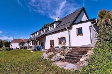 Chalupa s baz�nem - u p�ehrady Lipno - ji�n� �echy