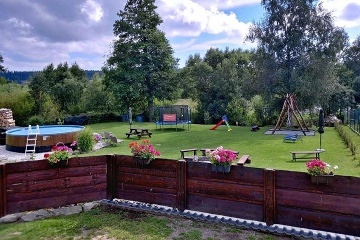 Chalupa s baz�nem - u p�ehrady Lipno - ji�n� �echy