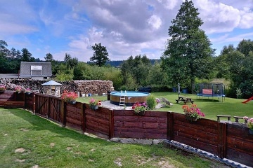 Chalupa s baz�nem - u p�ehrady Lipno - ji�n� �echy